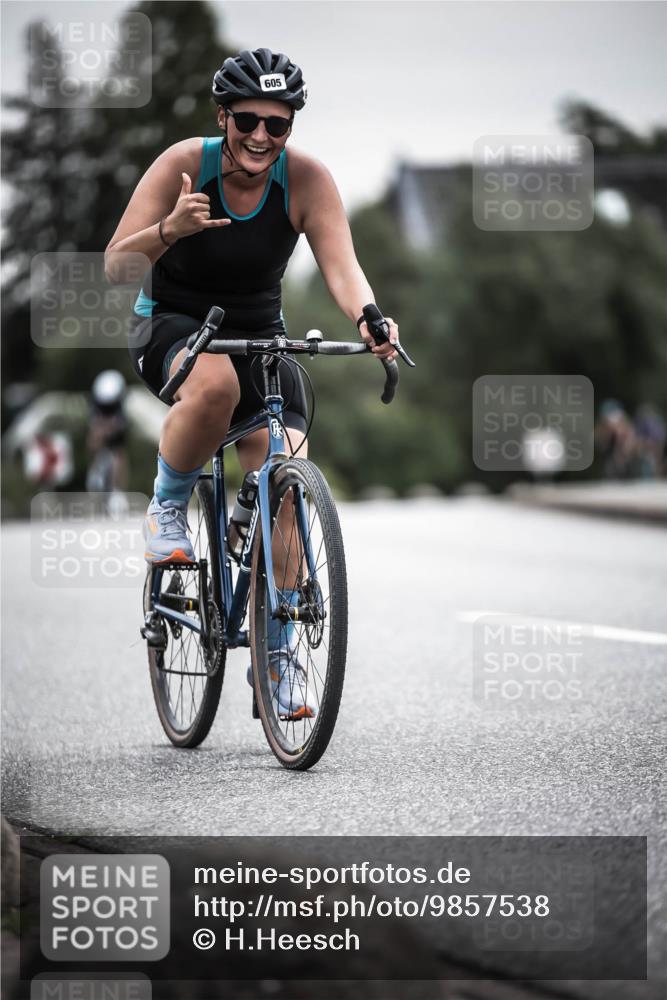 21.06.2026 - 29. Vierlanden-Triathlon H.Heesch http://msf.ph/oto/9857538 21.06.2026 10:29:39 Radfahren 14, 524, 557, 605 meine-sportfotos.de
