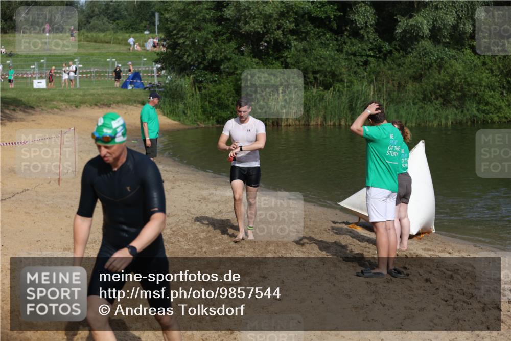 21.06.2026 - 29. Vierlanden-Triathlon Andreas Tolksdorf http://msf.ph/oto/9857544 21.06.2026 09:00:59 Schwimmen 74, 140 meine-sportfotos.de