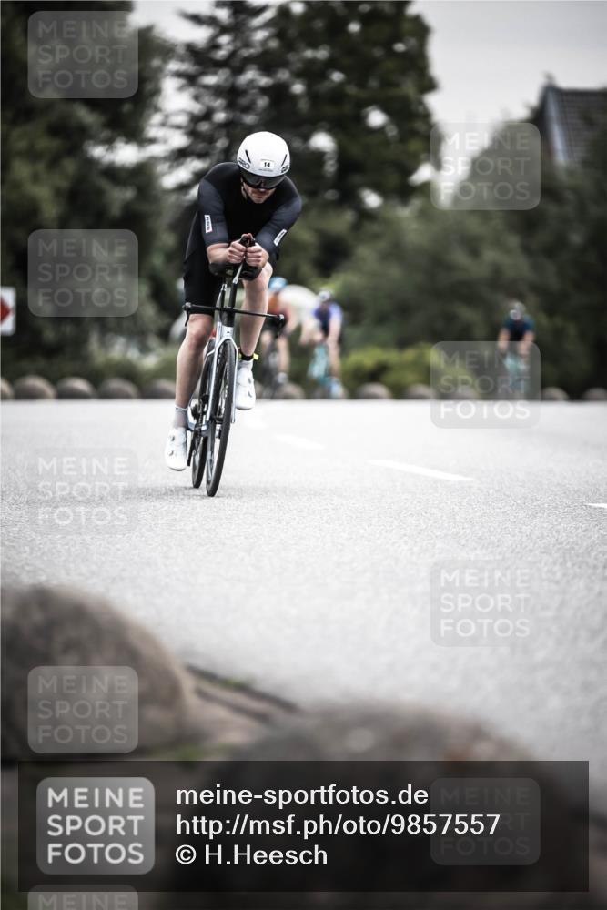 21.06.2026 - 29. Vierlanden-Triathlon H.Heesch http://msf.ph/oto/9857557 21.06.2026 10:29:43 Radfahren 14, 518, 557, 571, 605 meine-sportfotos.de