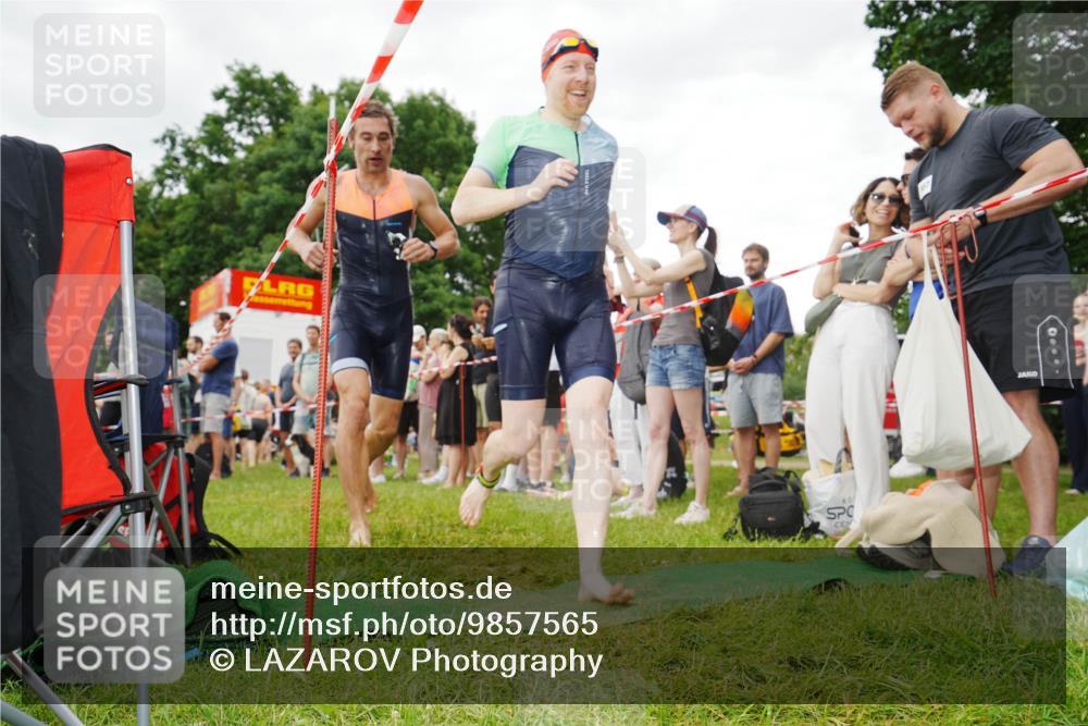 21.06.2026 - 29. Vierlanden-Triathlon LAZAROV Photography http://msf.ph/oto/9857565 21.06.2026 10:08:15 Schwimmen 393, 399, 452, 459, 473, 478 meine-sportfotos.de