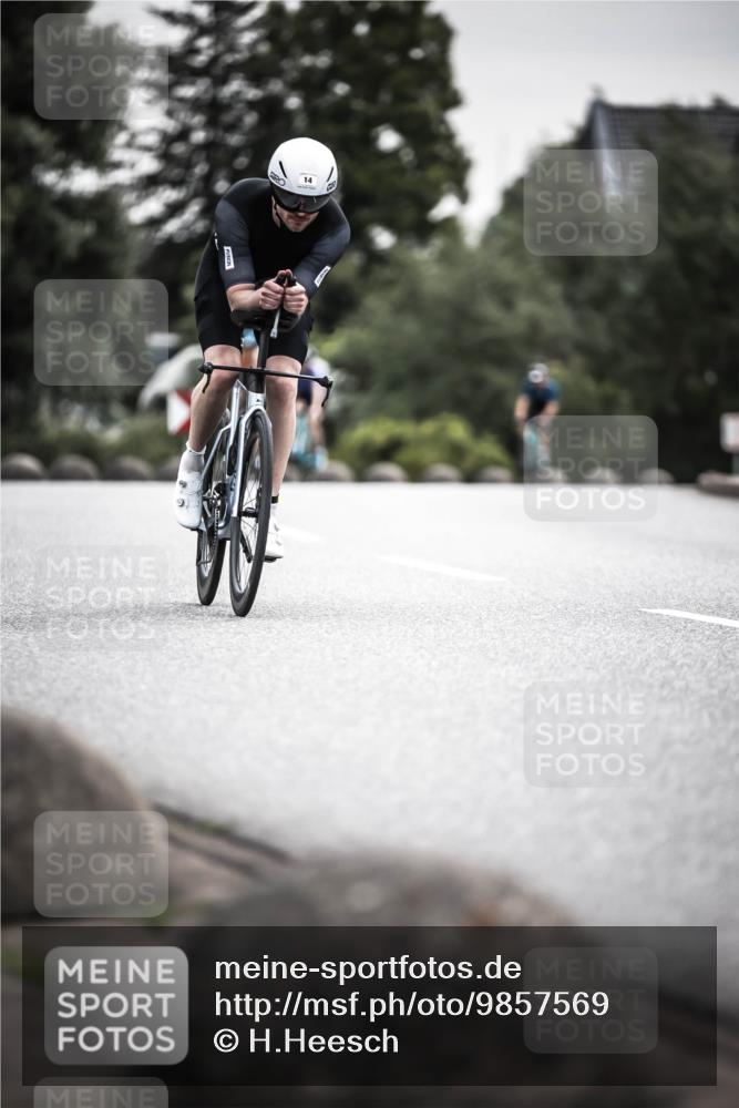21.06.2026 - 29. Vierlanden-Triathlon H.Heesch http://msf.ph/oto/9857569 21.06.2026 10:29:43 Radfahren 14, 518, 557, 571, 605 meine-sportfotos.de