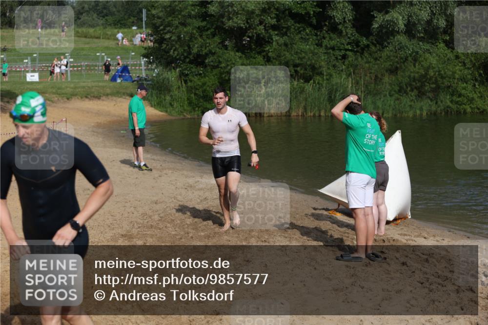 21.06.2026 - 29. Vierlanden-Triathlon Andreas Tolksdorf http://msf.ph/oto/9857577 21.06.2026 09:00:59 Schwimmen 74, 140 meine-sportfotos.de