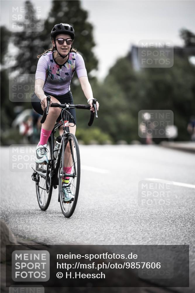 21.06.2026 - 29. Vierlanden-Triathlon H.Heesch http://msf.ph/oto/9857606 21.06.2026 10:29:45 Radfahren 14, 113, 518, 557, 571 meine-sportfotos.de