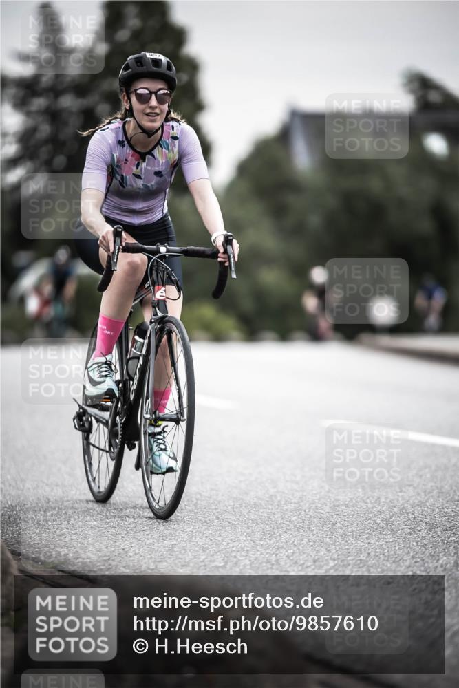 21.06.2026 - 29. Vierlanden-Triathlon H.Heesch http://msf.ph/oto/9857610 21.06.2026 10:29:45 Radfahren 14, 113, 518, 557, 571 meine-sportfotos.de