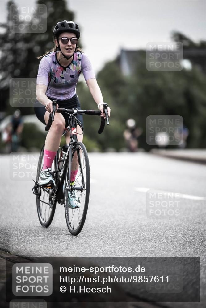21.06.2026 - 29. Vierlanden-Triathlon H.Heesch http://msf.ph/oto/9857611 21.06.2026 10:29:45 Radfahren 14, 113, 518, 557, 571 meine-sportfotos.de