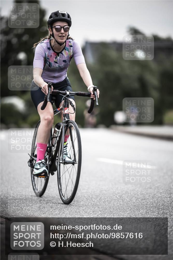 21.06.2026 - 29. Vierlanden-Triathlon H.Heesch http://msf.ph/oto/9857616 21.06.2026 10:29:45 Radfahren 14, 113, 518, 557, 571 meine-sportfotos.de
