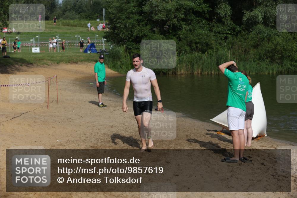 21.06.2026 - 29. Vierlanden-Triathlon Andreas Tolksdorf http://msf.ph/oto/9857619 21.06.2026 09:01:00 Schwimmen 74, 140 meine-sportfotos.de