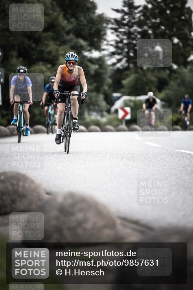 21.06.2026 - 29. Vierlanden-Triathlon H.Heesch http://msf.ph/oto/9857631 21.06.2026 10:29:48 Radfahren 22, 113, 518, 548, 557, 571 meine-sportfotos.de