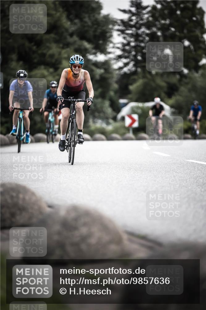 21.06.2026 - 29. Vierlanden-Triathlon H.Heesch http://msf.ph/oto/9857636 21.06.2026 10:29:48 Radfahren 22, 113, 518, 548, 557, 571 meine-sportfotos.de
