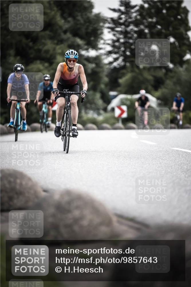 21.06.2026 - 29. Vierlanden-Triathlon H.Heesch http://msf.ph/oto/9857643 21.06.2026 10:29:48 Radfahren 22, 113, 518, 548, 557, 571 meine-sportfotos.de