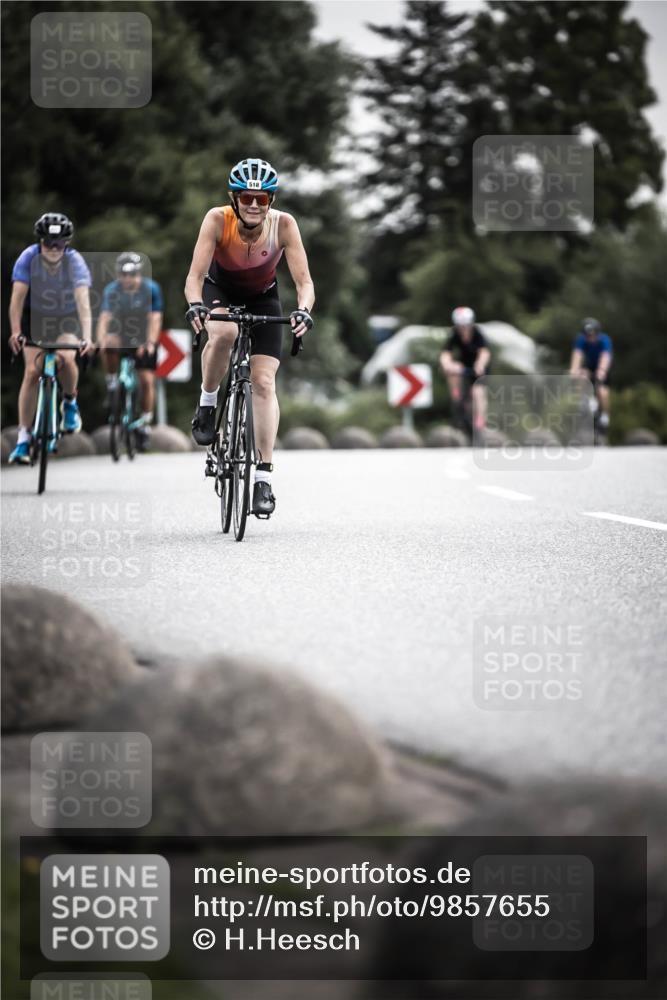 21.06.2026 - 29. Vierlanden-Triathlon H.Heesch http://msf.ph/oto/9857655 21.06.2026 10:29:48 Radfahren 22, 113, 518, 548, 557, 571 meine-sportfotos.de