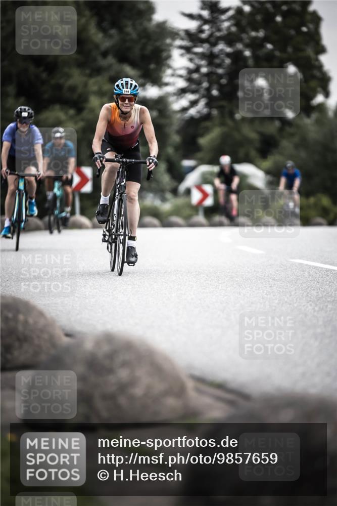 21.06.2026 - 29. Vierlanden-Triathlon H.Heesch http://msf.ph/oto/9857659 21.06.2026 10:29:48 Radfahren 22, 113, 518, 548, 557, 571 meine-sportfotos.de