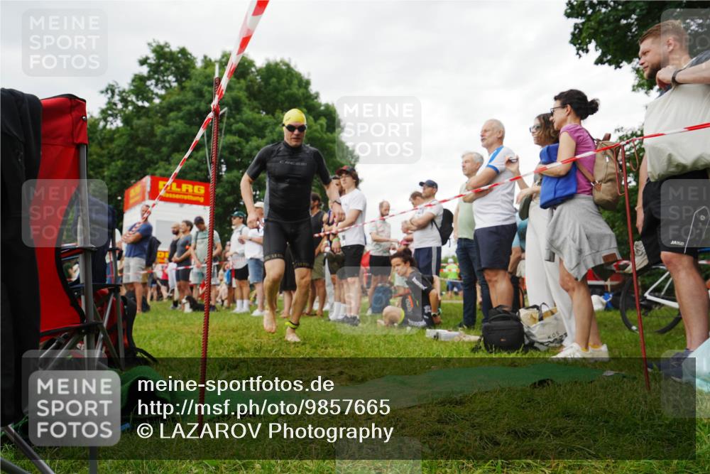 21.06.2026 - 29. Vierlanden-Triathlon LAZAROV Photography http://msf.ph/oto/9857665 21.06.2026 10:11:13 Schwimmen 411, 461 meine-sportfotos.de