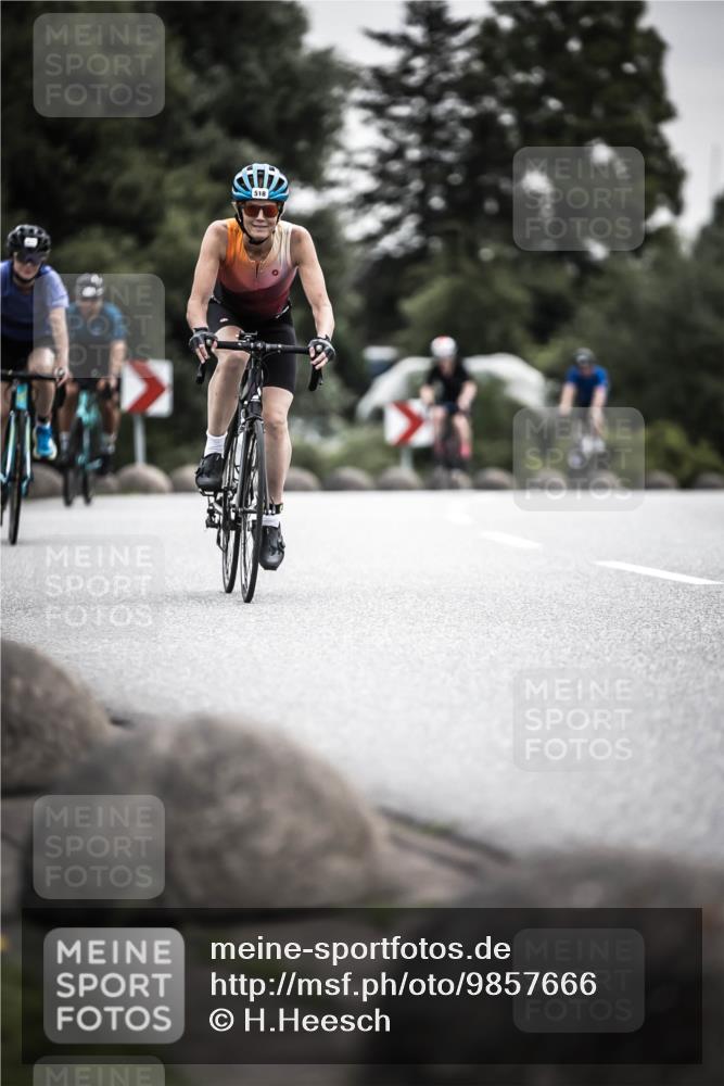 21.06.2026 - 29. Vierlanden-Triathlon H.Heesch http://msf.ph/oto/9857666 21.06.2026 10:29:48 Radfahren 22, 113, 518, 548, 557, 571 meine-sportfotos.de
