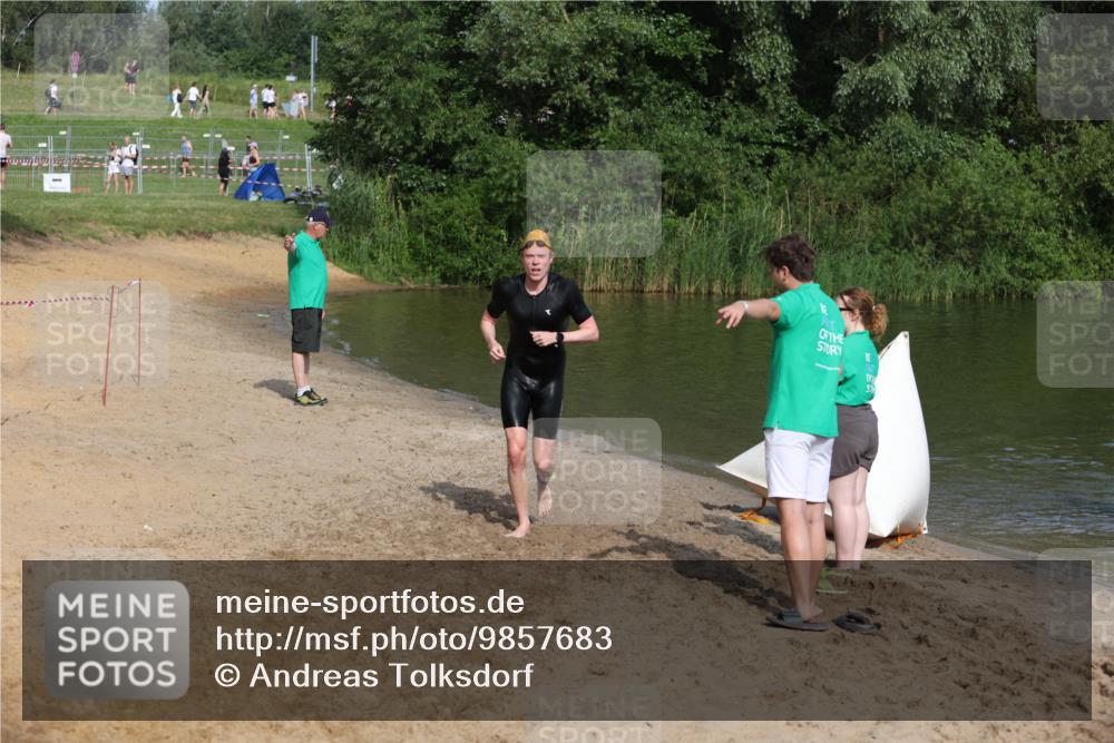 21.06.2026 - 29. Vierlanden-Triathlon Andreas Tolksdorf http://msf.ph/oto/9857683 21.06.2026 09:01:28 Schwimmen 64 meine-sportfotos.de