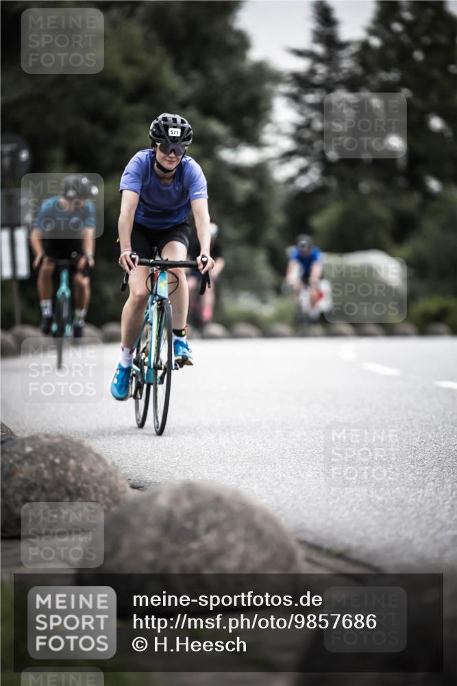 21.06.2026 - 29. Vierlanden-Triathlon H.Heesch http://msf.ph/oto/9857686 21.06.2026 10:29:50 Radfahren 22, 113, 518, 548, 571 meine-sportfotos.de