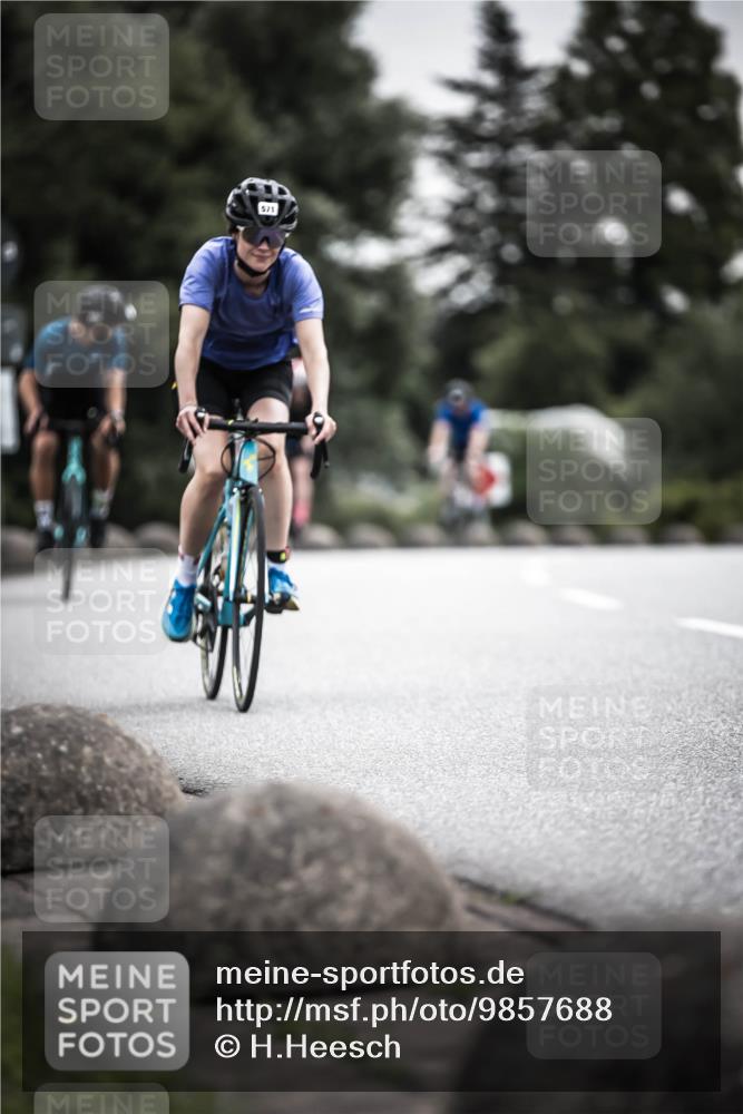 21.06.2026 - 29. Vierlanden-Triathlon H.Heesch http://msf.ph/oto/9857688 21.06.2026 10:29:50 Radfahren 22, 113, 518, 548, 571 meine-sportfotos.de