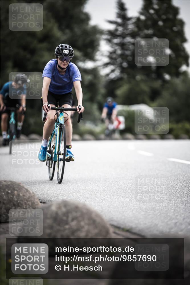 21.06.2026 - 29. Vierlanden-Triathlon H.Heesch http://msf.ph/oto/9857690 21.06.2026 10:29:50 Radfahren 22, 113, 518, 548, 571 meine-sportfotos.de