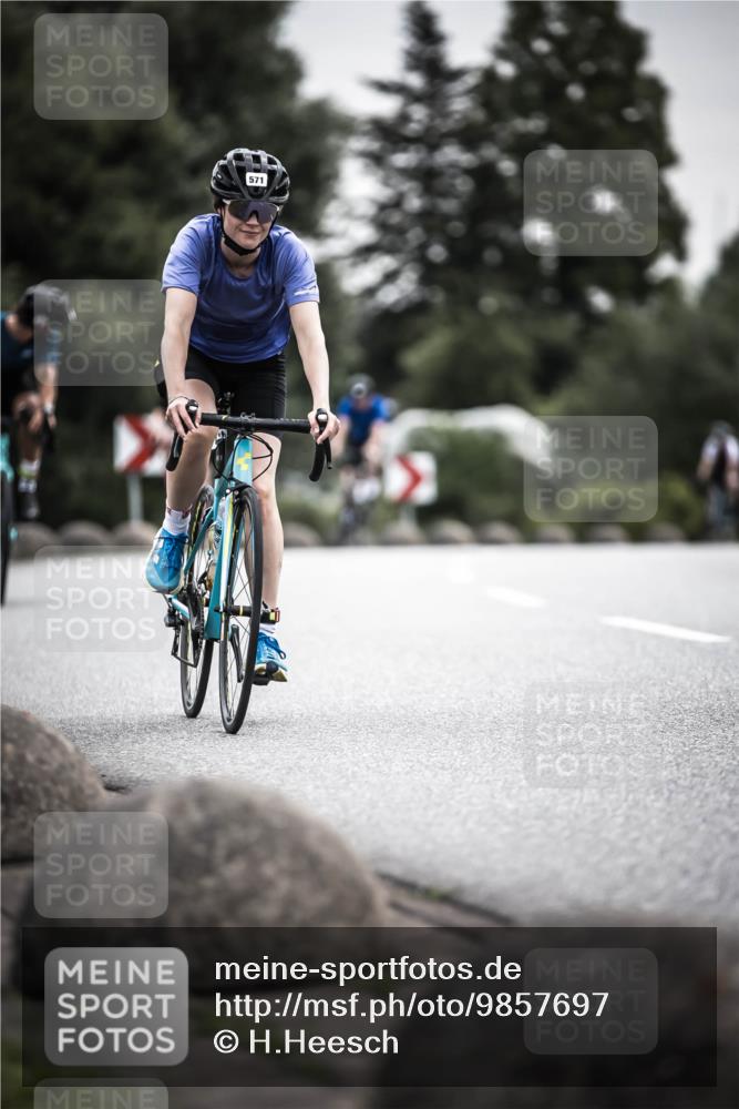 21.06.2026 - 29. Vierlanden-Triathlon H.Heesch http://msf.ph/oto/9857697 21.06.2026 10:29:50 Radfahren 22, 113, 518, 548, 571 meine-sportfotos.de