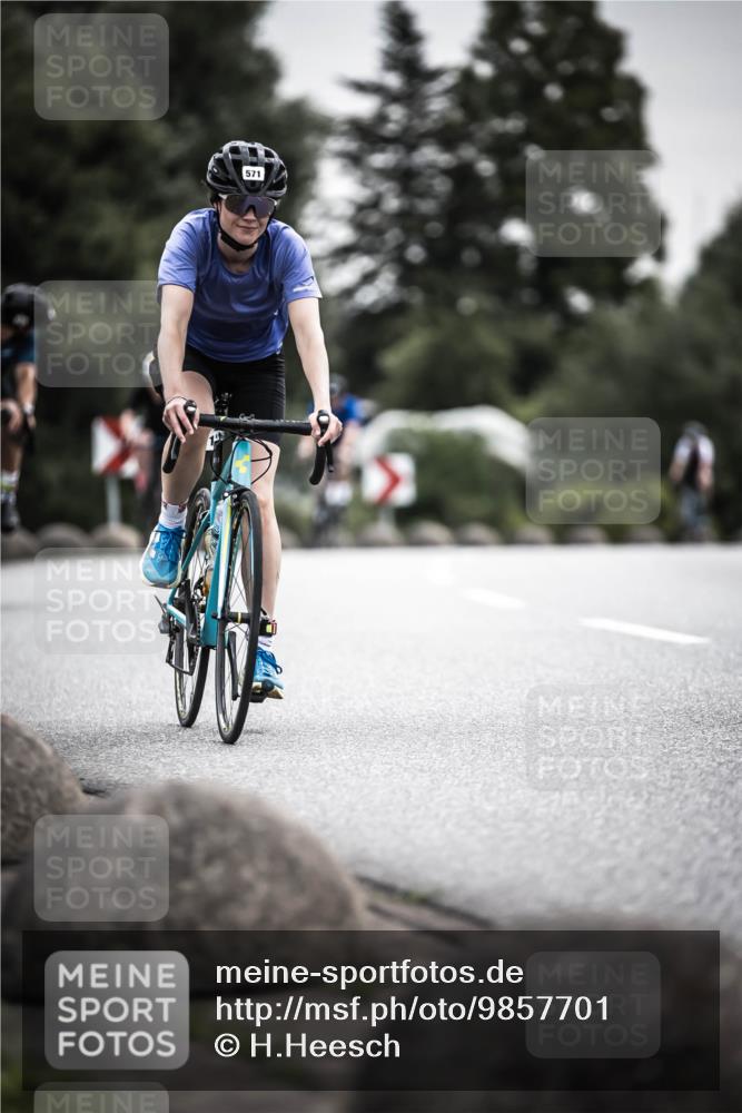 21.06.2026 - 29. Vierlanden-Triathlon H.Heesch http://msf.ph/oto/9857701 21.06.2026 10:29:50 Radfahren 22, 113, 518, 548, 571 meine-sportfotos.de