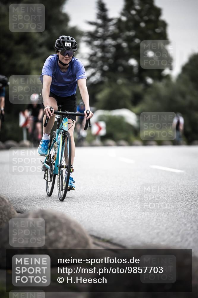 21.06.2026 - 29. Vierlanden-Triathlon H.Heesch http://msf.ph/oto/9857703 21.06.2026 10:29:50 Radfahren 22, 113, 518, 548, 571 meine-sportfotos.de