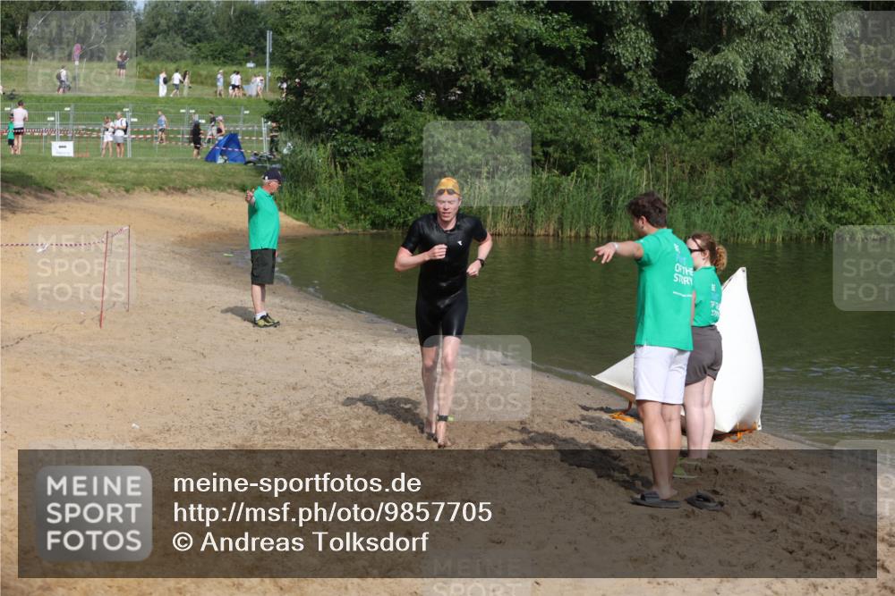 21.06.2026 - 29. Vierlanden-Triathlon Andreas Tolksdorf http://msf.ph/oto/9857705 21.06.2026 09:01:28 Schwimmen 64 meine-sportfotos.de