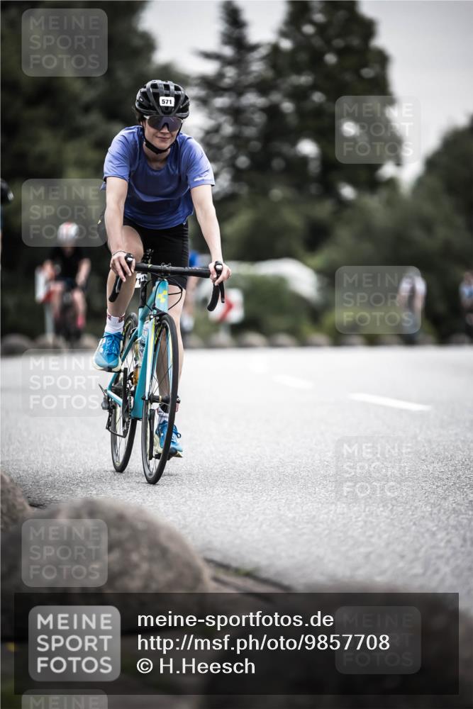 21.06.2026 - 29. Vierlanden-Triathlon H.Heesch http://msf.ph/oto/9857708 21.06.2026 10:29:50 Radfahren 22, 113, 518, 548, 571 meine-sportfotos.de