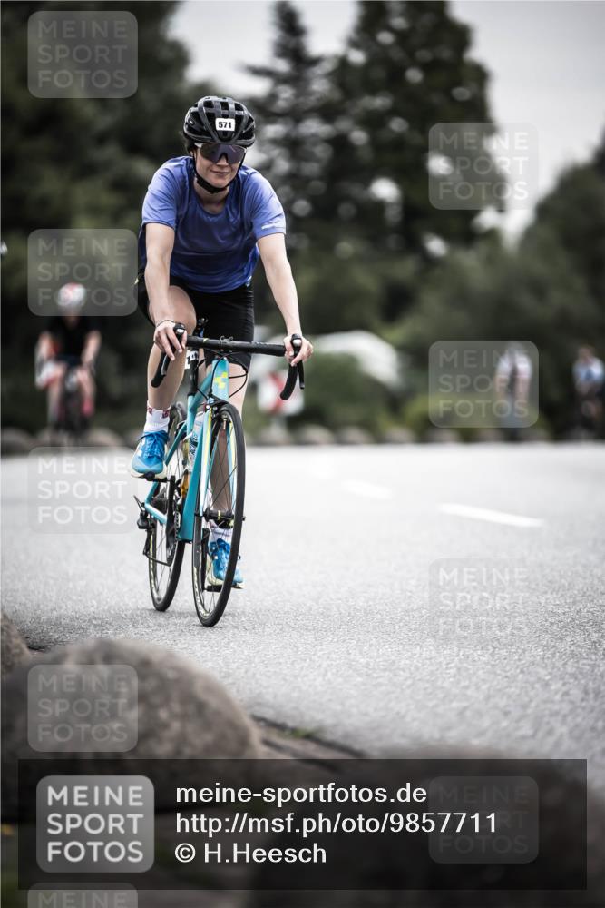 21.06.2026 - 29. Vierlanden-Triathlon H.Heesch http://msf.ph/oto/9857711 21.06.2026 10:29:50 Radfahren 22, 113, 518, 548, 571 meine-sportfotos.de