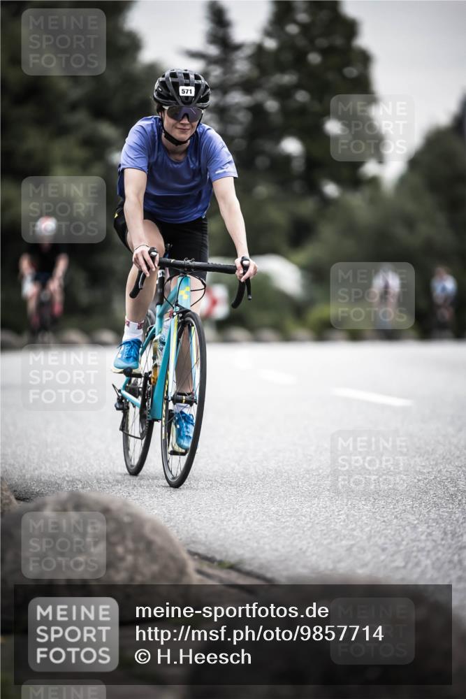 21.06.2026 - 29. Vierlanden-Triathlon H.Heesch http://msf.ph/oto/9857714 21.06.2026 10:29:50 Radfahren 22, 113, 518, 548, 571 meine-sportfotos.de