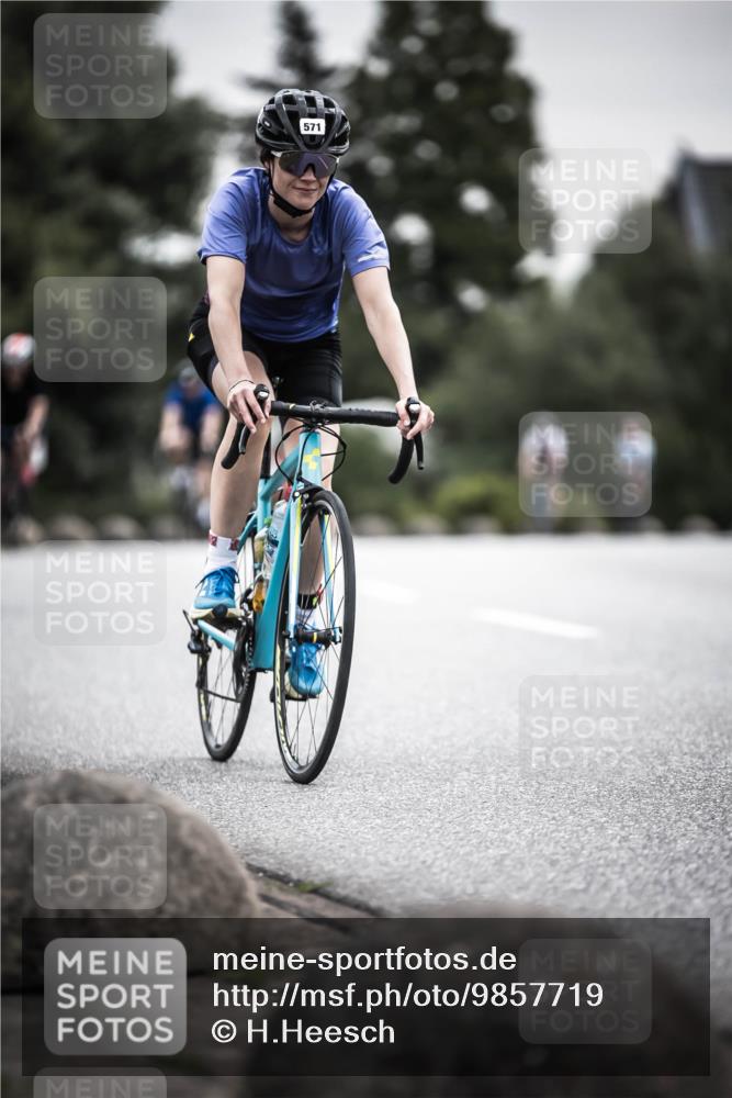21.06.2026 - 29. Vierlanden-Triathlon H.Heesch http://msf.ph/oto/9857719 21.06.2026 10:29:50 Radfahren 22, 113, 518, 548, 571 meine-sportfotos.de