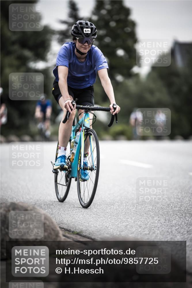 21.06.2026 - 29. Vierlanden-Triathlon H.Heesch http://msf.ph/oto/9857725 21.06.2026 10:29:50 Radfahren 22, 113, 518, 548, 571 meine-sportfotos.de