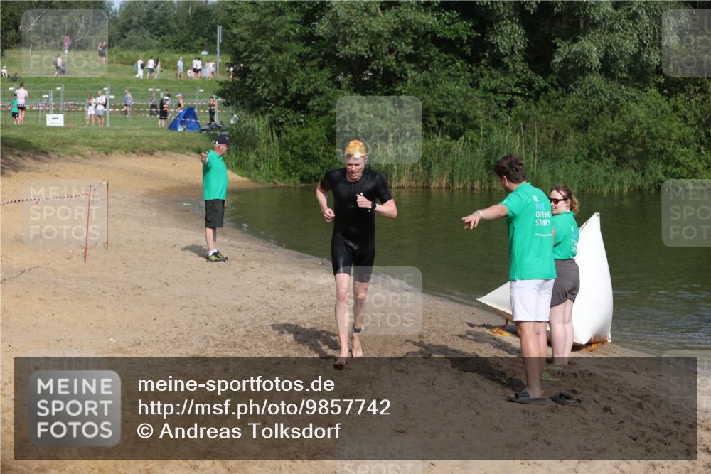 21.06.2026 - 29. Vierlanden-Triathlon Andreas Tolksdorf http://msf.ph/oto/9857742 21.06.2026 09:01:28 Schwimmen 64 meine-sportfotos.de