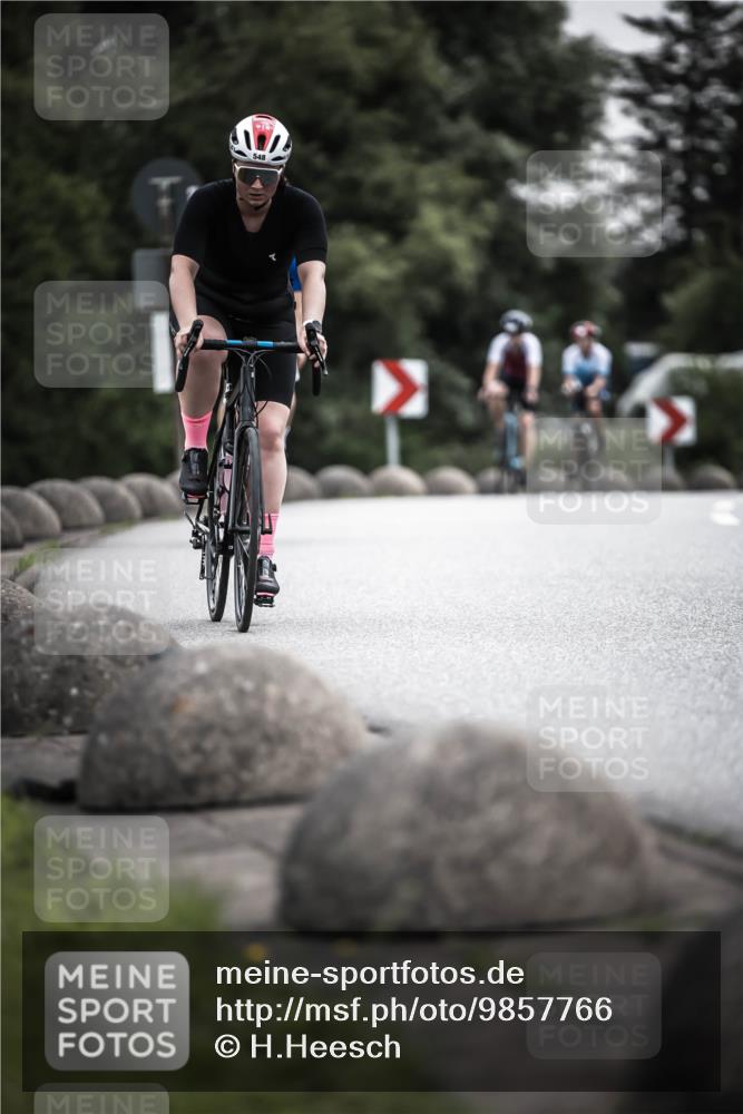 21.06.2026 - 29. Vierlanden-Triathlon H.Heesch http://msf.ph/oto/9857766 21.06.2026 10:29:53 Radfahren 22, 56, 113, 492, 502, 518, 548, 571 meine-sportfotos.de
