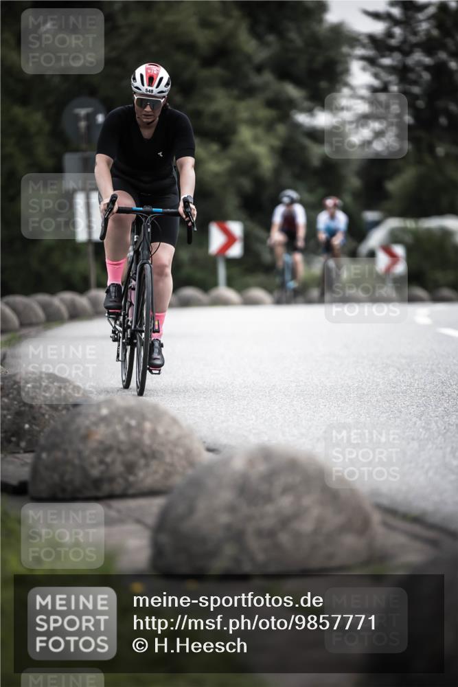 21.06.2026 - 29. Vierlanden-Triathlon H.Heesch http://msf.ph/oto/9857771 21.06.2026 10:29:54 Radfahren 22, 56, 113, 492, 502, 548, 571 meine-sportfotos.de