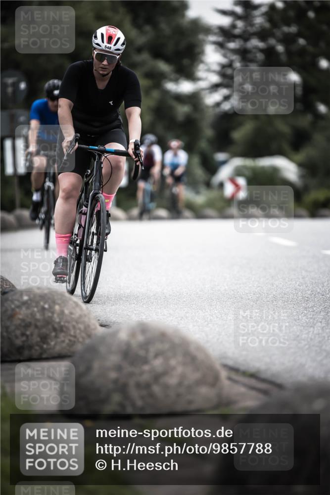 21.06.2026 - 29. Vierlanden-Triathlon H.Heesch http://msf.ph/oto/9857788 21.06.2026 10:29:54 Radfahren 22, 56, 113, 492, 502, 548, 571 meine-sportfotos.de