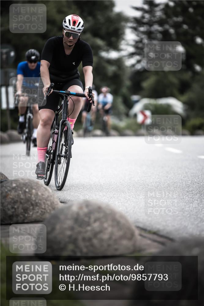21.06.2026 - 29. Vierlanden-Triathlon H.Heesch http://msf.ph/oto/9857793 21.06.2026 10:29:54 Radfahren 22, 56, 113, 492, 502, 548, 571 meine-sportfotos.de