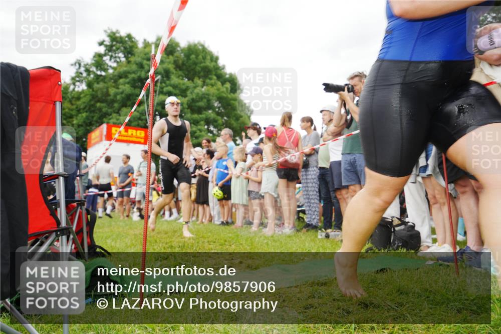 21.06.2026 - 29. Vierlanden-Triathlon LAZAROV Photography http://msf.ph/oto/9857906 21.06.2026 10:17:21 Schwimmen 386, 480, 488, 521, 533, 591, 602, 625 meine-sportfotos.de