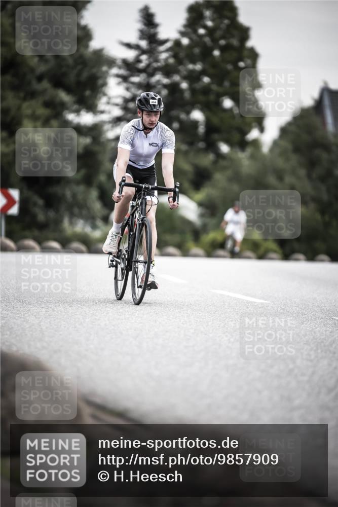21.06.2026 - 29. Vierlanden-Triathlon H.Heesch http://msf.ph/oto/9857909 21.06.2026 10:30:04 Radfahren 2, 56, 72, 274, 284, 304, 497, 572 meine-sportfotos.de