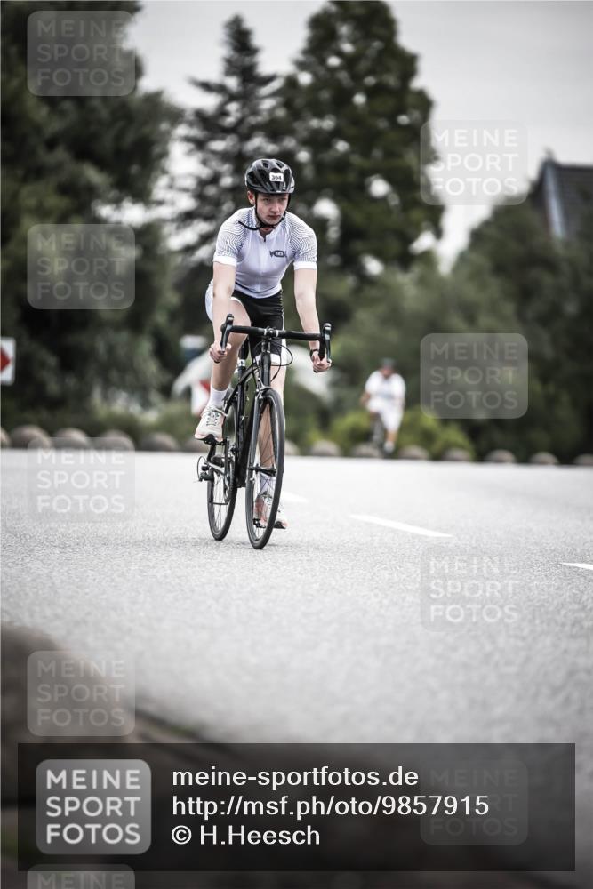 21.06.2026 - 29. Vierlanden-Triathlon H.Heesch http://msf.ph/oto/9857915 21.06.2026 10:30:04 Radfahren 2, 56, 72, 274, 284, 304, 497, 572 meine-sportfotos.de