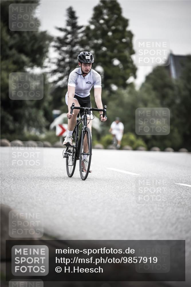 21.06.2026 - 29. Vierlanden-Triathlon H.Heesch http://msf.ph/oto/9857919 21.06.2026 10:30:04 Radfahren 2, 56, 72, 274, 284, 304, 497, 572 meine-sportfotos.de
