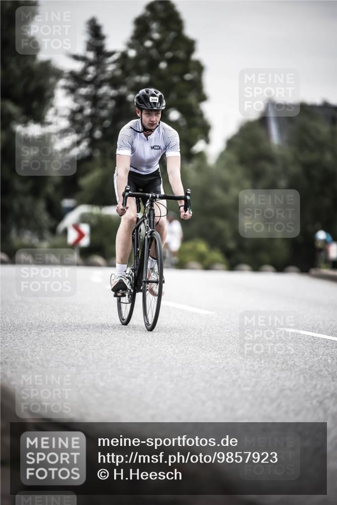 21.06.2026 - 29. Vierlanden-Triathlon H.Heesch http://msf.ph/oto/9857923 21.06.2026 10:30:04 Radfahren 2, 56, 72, 274, 284, 304, 497, 572 meine-sportfotos.de