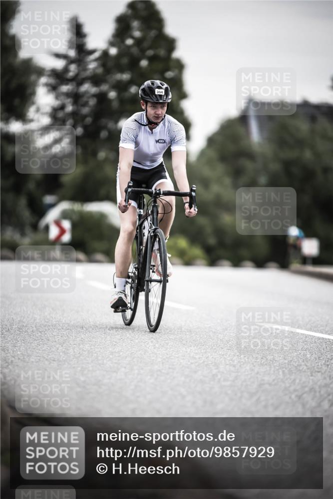 21.06.2026 - 29. Vierlanden-Triathlon H.Heesch http://msf.ph/oto/9857929 21.06.2026 10:30:04 Radfahren 2, 56, 72, 274, 284, 304, 497, 572 meine-sportfotos.de