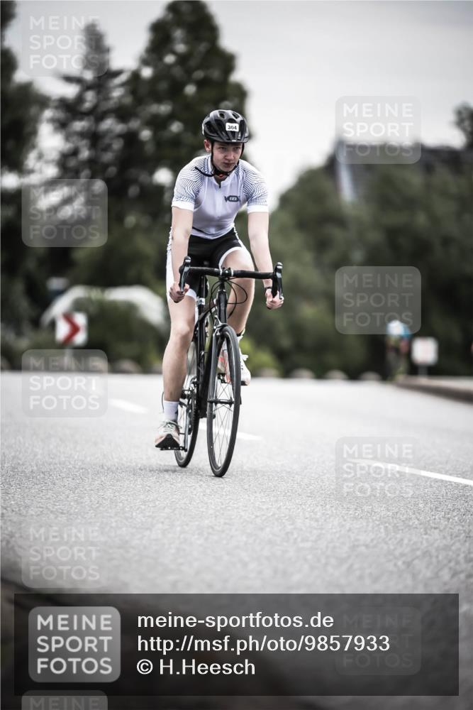 21.06.2026 - 29. Vierlanden-Triathlon H.Heesch http://msf.ph/oto/9857933 21.06.2026 10:30:04 Radfahren 2, 56, 72, 274, 284, 304, 497, 572 meine-sportfotos.de
