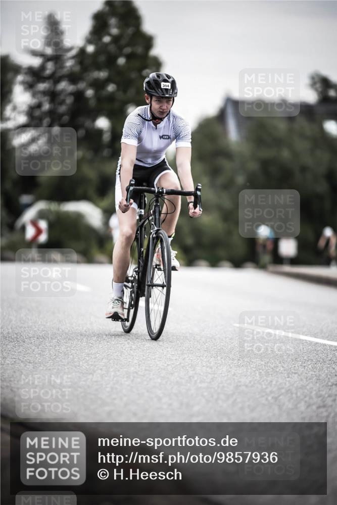 21.06.2026 - 29. Vierlanden-Triathlon H.Heesch http://msf.ph/oto/9857936 21.06.2026 10:30:04 Radfahren 2, 56, 72, 274, 284, 304, 497, 572 meine-sportfotos.de