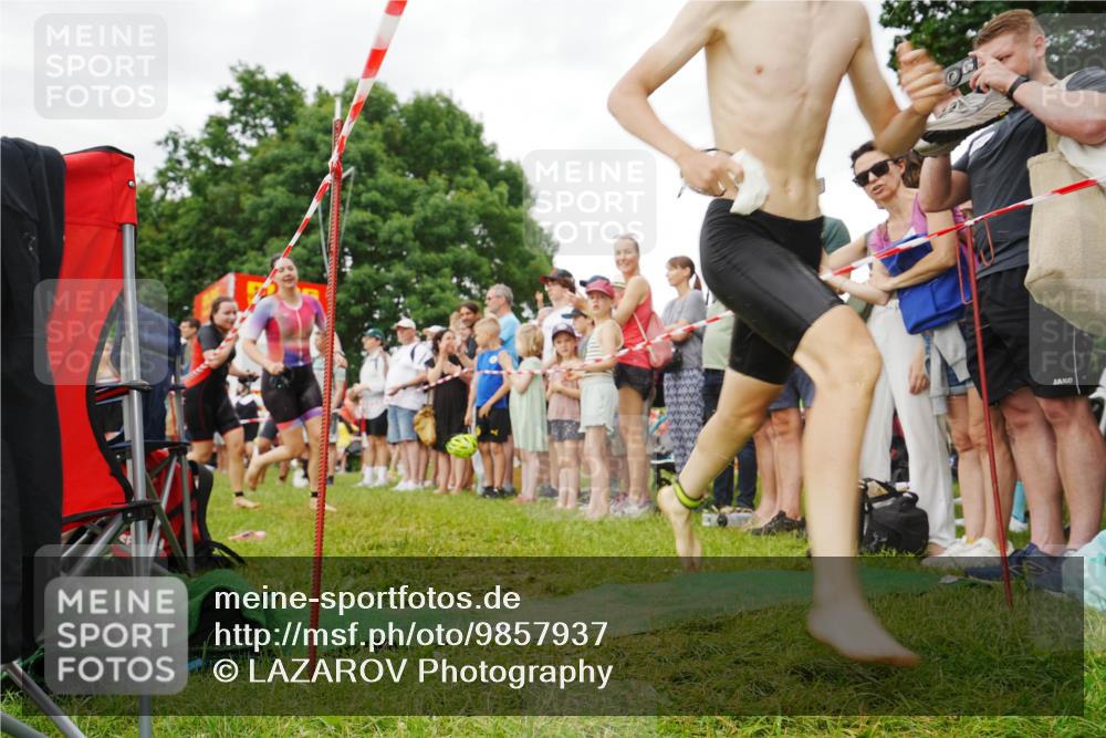 21.06.2026 - 29. Vierlanden-Triathlon LAZAROV Photography http://msf.ph/oto/9857937 21.06.2026 10:17:34 Schwimmen 369, 486, 517, 530, 543, 567, 574, 585, 599, 600 meine-sportfotos.de