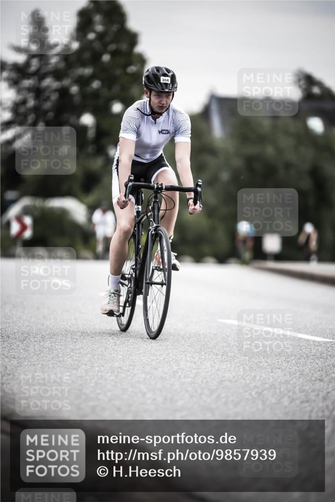 21.06.2026 - 29. Vierlanden-Triathlon H.Heesch http://msf.ph/oto/9857939 21.06.2026 10:30:04 Radfahren 2, 56, 72, 274, 284, 304, 497, 572 meine-sportfotos.de