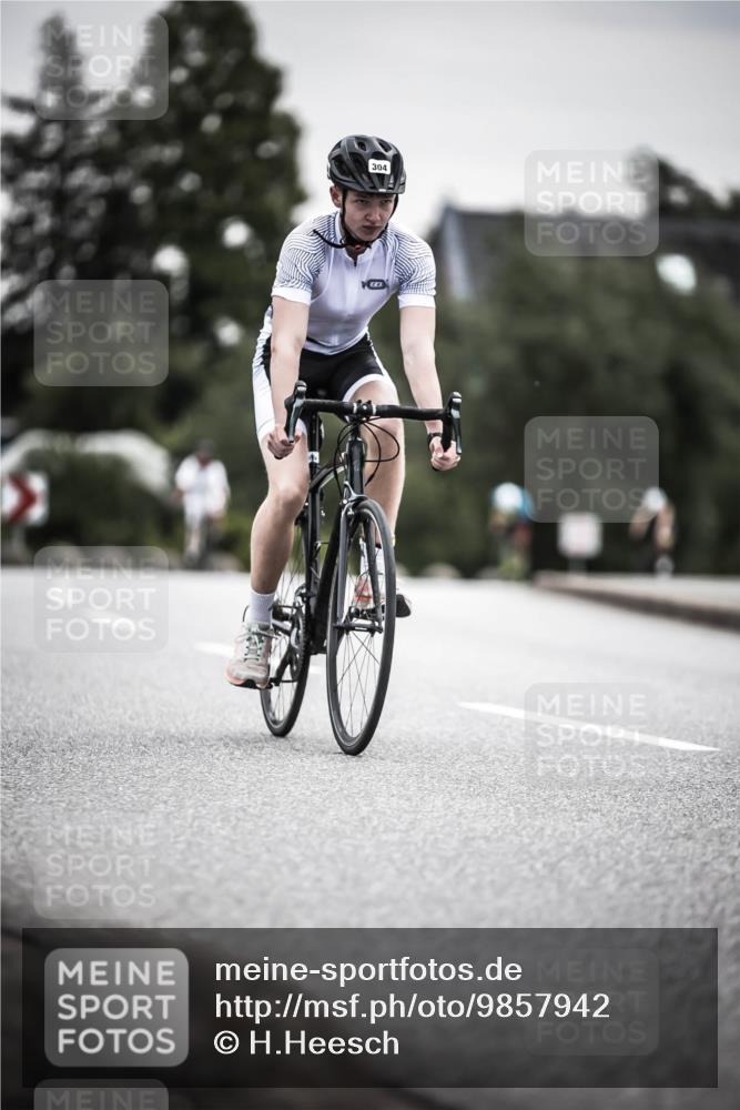 21.06.2026 - 29. Vierlanden-Triathlon H.Heesch http://msf.ph/oto/9857942 21.06.2026 10:30:05 Radfahren 2, 72, 274, 284, 304, 497, 572 meine-sportfotos.de