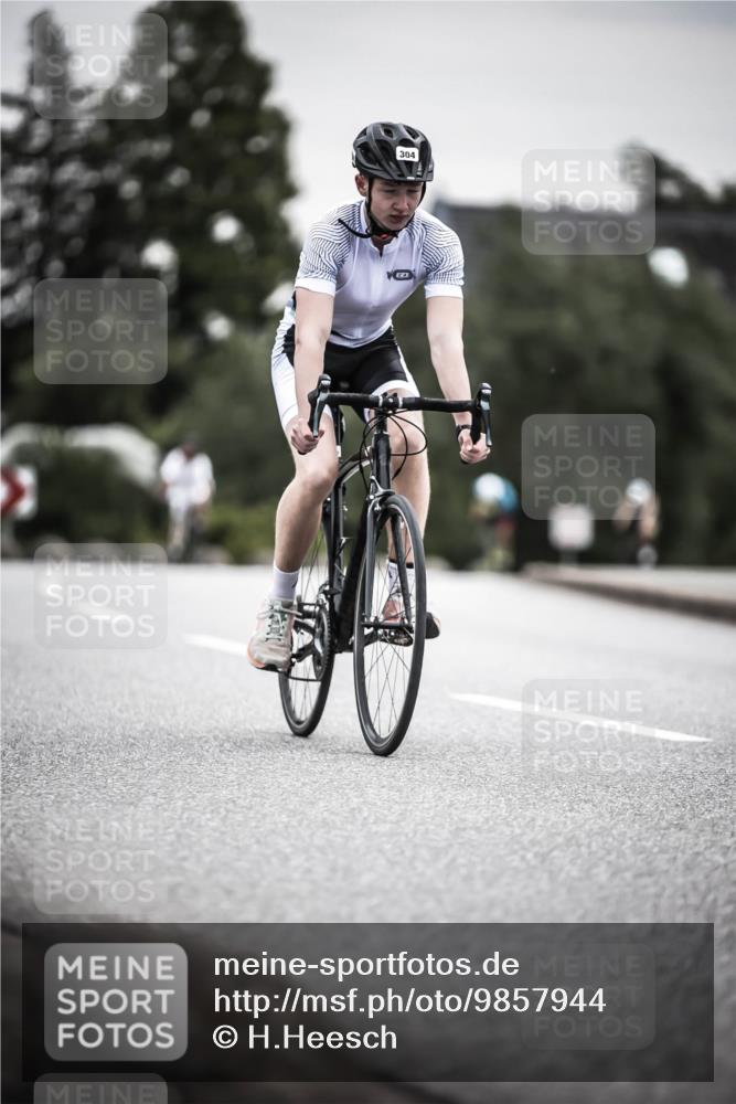 21.06.2026 - 29. Vierlanden-Triathlon H.Heesch http://msf.ph/oto/9857944 21.06.2026 10:30:05 Radfahren 2, 72, 274, 284, 304, 497, 572 meine-sportfotos.de