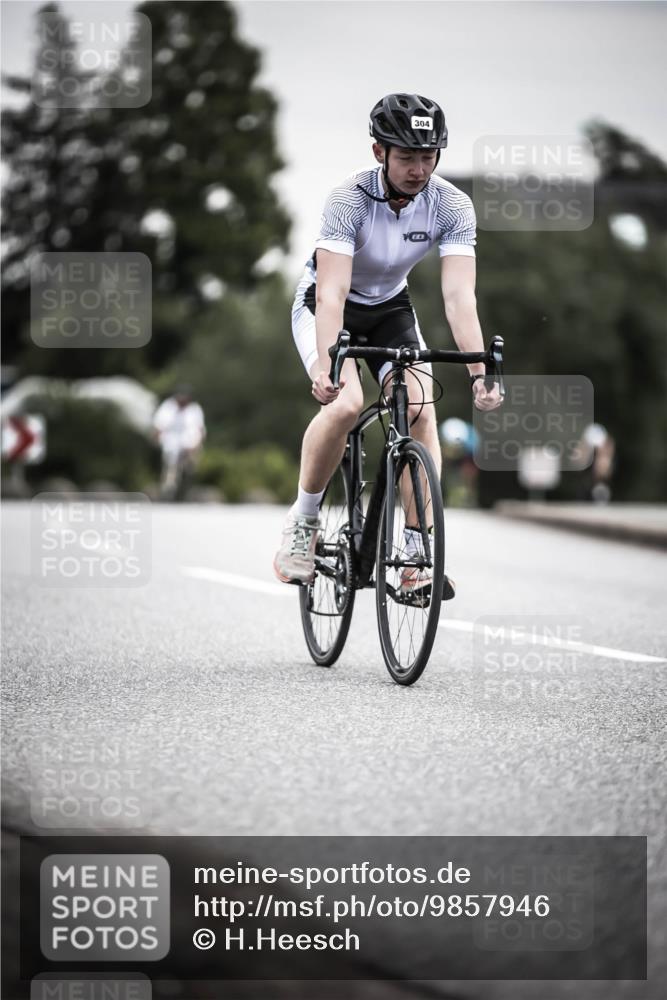 21.06.2026 - 29. Vierlanden-Triathlon H.Heesch http://msf.ph/oto/9857946 21.06.2026 10:30:05 Radfahren 2, 72, 274, 284, 304, 497, 572 meine-sportfotos.de