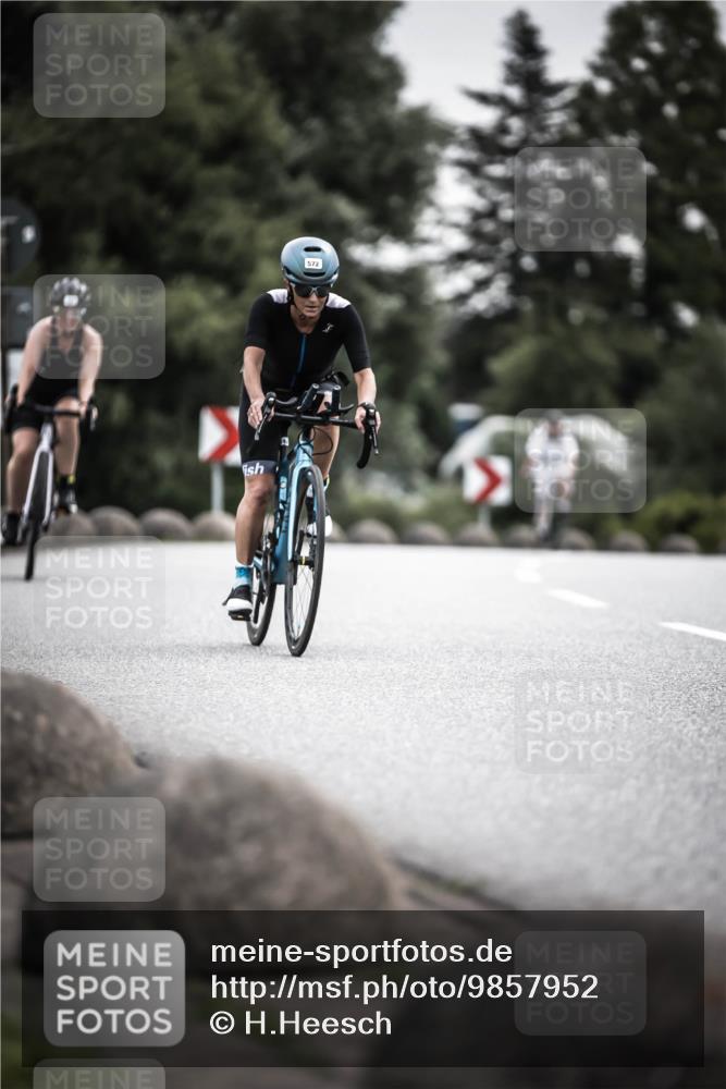 21.06.2026 - 29. Vierlanden-Triathlon H.Heesch http://msf.ph/oto/9857952 21.06.2026 10:30:06 Radfahren 2, 72, 274, 284, 300, 304, 497, 572 meine-sportfotos.de
